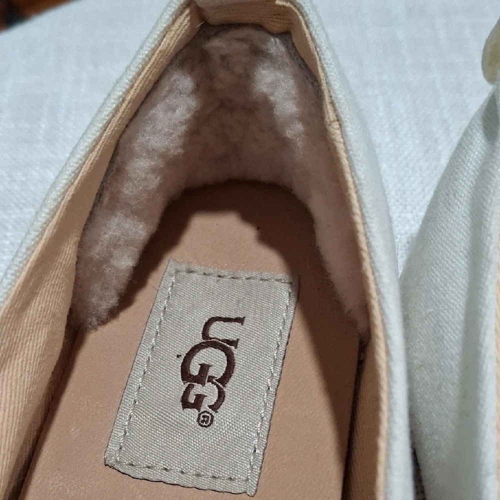 UGG elegant cream
